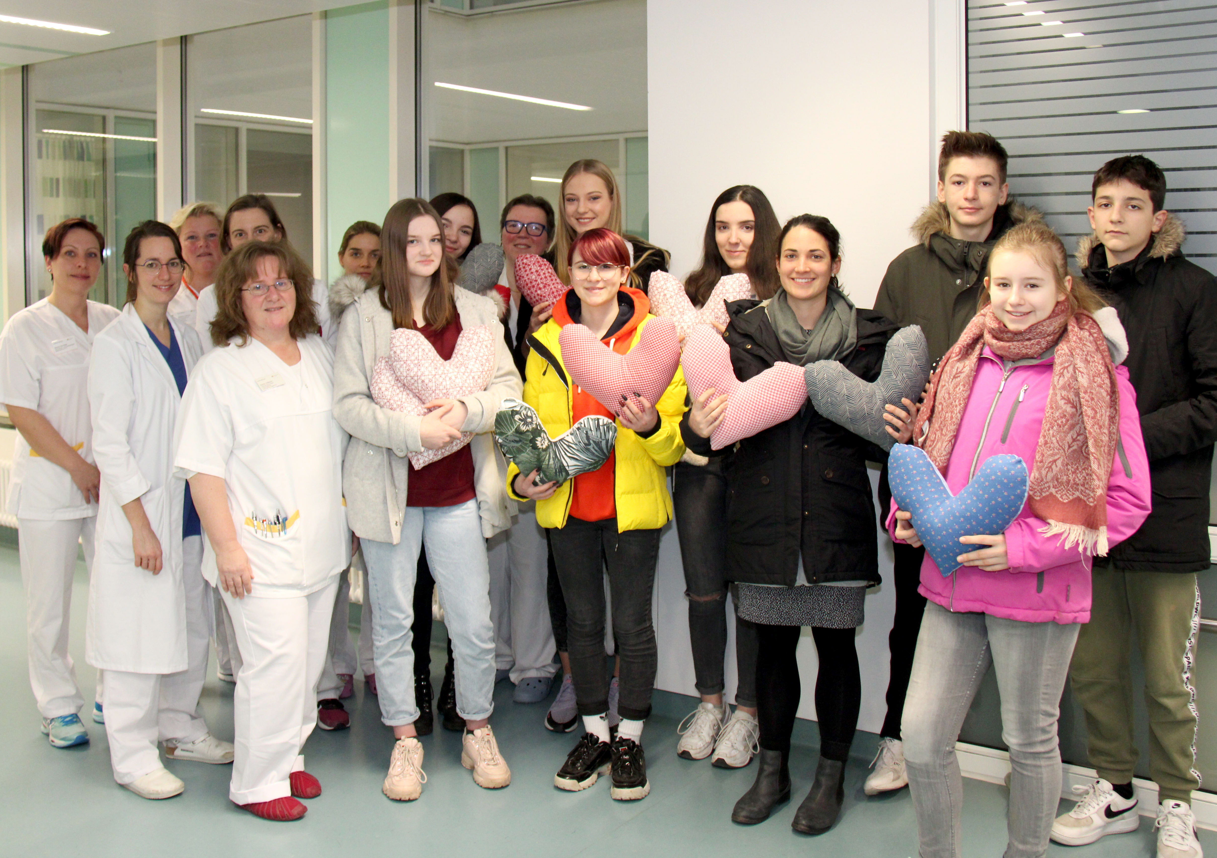 BB-2020-Spendenübergabe-Brustkrebsherzen-Gemeinschaftsschule_Ehningen-kar-IMG_2475.jpg